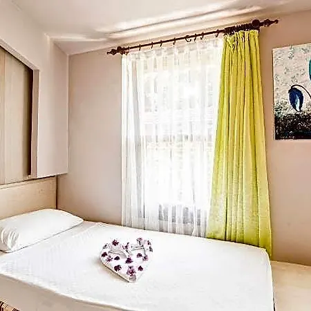 Leda Hotel 2*