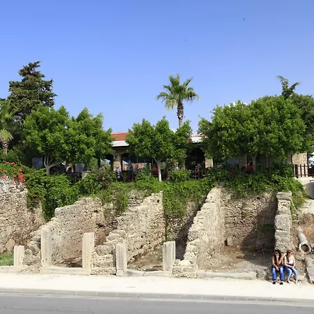 Leda Hotel Side